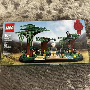 Lego Jane Goodell Tribute Set (NEW)